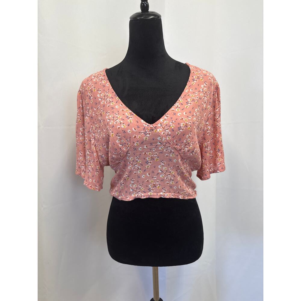 Floral blouse with open back size L
Ptp-19
Length-17